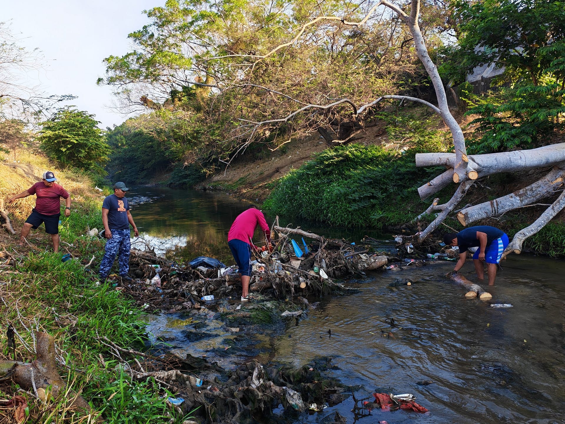 Continúan trabajos de limpieza en el río de Unión Hidalgo
